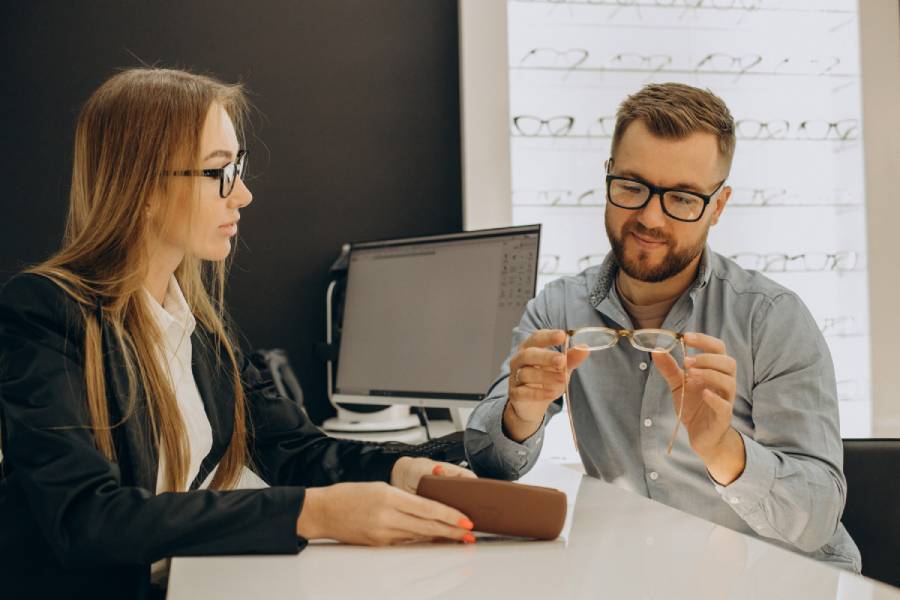 Choisir une formation en optique : un tremplin vers une carrière d’avenir